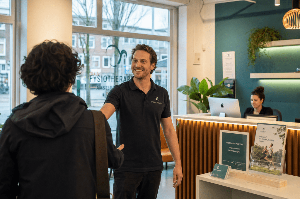 Hoe snel kun je bij een fysiotherapeut in Amsterdam West terecht en wat kun je verwachten tijdens de eerste intake?